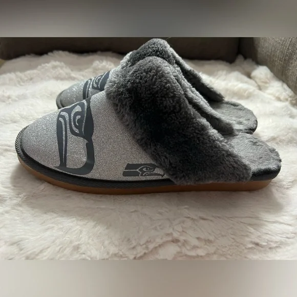 Seattle Seahawks Women's Glitter Open Back Fur Moccasin Slippers Size Large 9-10 - Picture 8 of 15